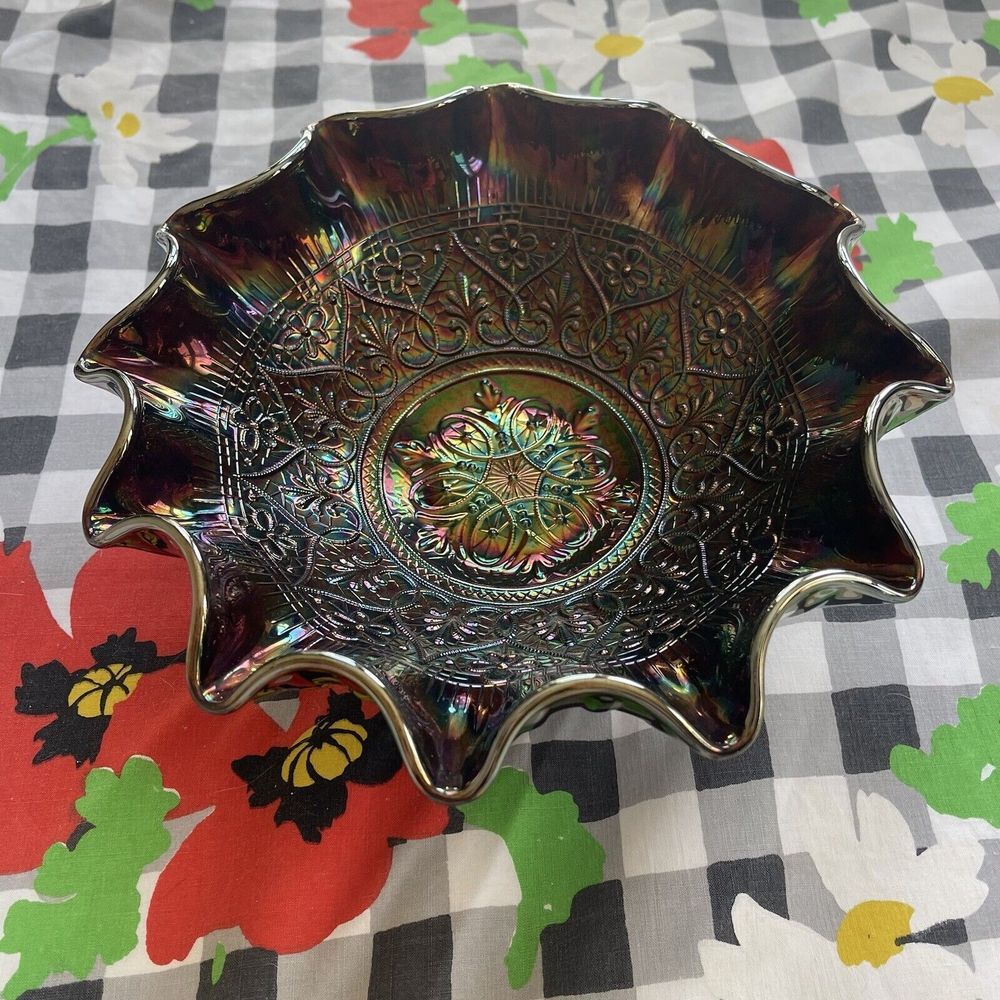 FENTON HEARTS & FLOWERS AMETHYST CARNIVAL GLASS Medallion Fruit Bowl pedestal